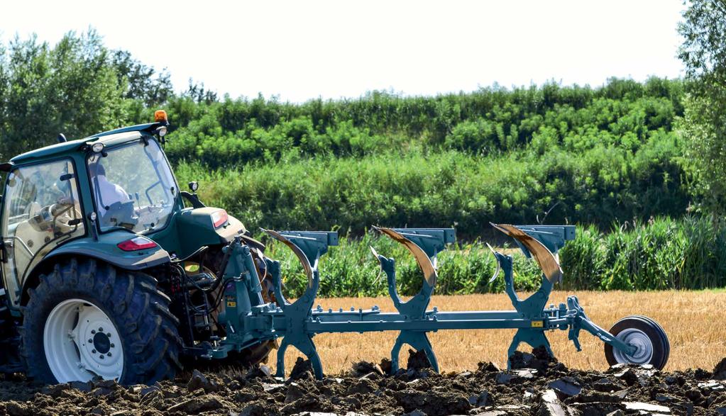 UKŁAD HYDRAULICZNY DOSTOSOWANY DO KAŻDEJ POTRZEBY Również w układzie hydraulicznym uniwersalność jest kluczowym słowem: od bardziej tradycyjnego mechanicznego podnośnika wraz z intuicyjnym systemem