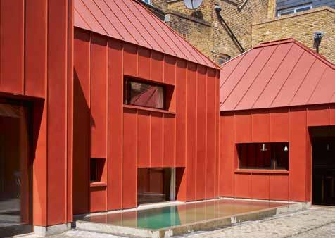 GreenCoat w praktyce Tin House, Londyn Architekt: Henning Stummel Do wykonania domu Tin House architekt Henning Stummel wykorzystał GreenCoat PLX Pro BT - materiału użyto na całej elewacji i dachu