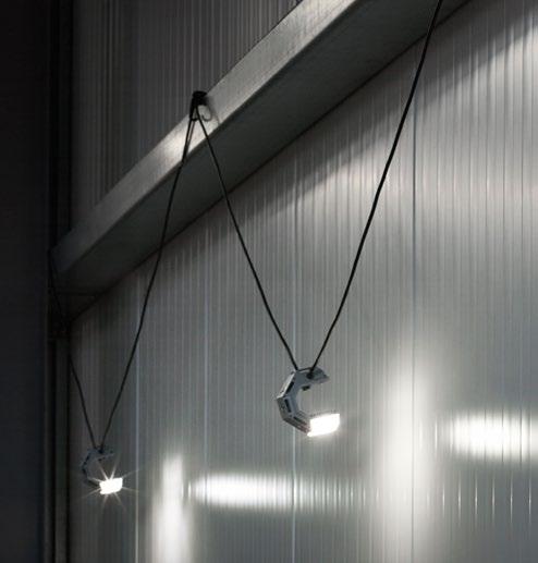 Łańcuchy I LINIE świetlne Pojedyncze łańcuchy FUTURE LINE LED o standardowej długości 11,5 m, zawierające 4 punkty świetlne, można szybko i łatwo połączyć w linie o długości nawet do 120 m i
