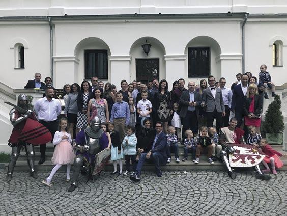Pasja do gumy Firma KABAT Sp. z o. o. Sp. j. z Budzynia została założona 1983 roku przez braci Andrzeja i Tadeusza Kabat. Jest to w 100 proc. polska firma.
