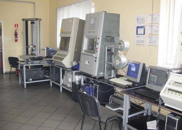 MIESZANKI, COMPOUNDS Symbol Przeznaczenie Application Baza kauczukowa Rubber type Twardość [ ShA] Hardness Wytrzymałość [MPa] Strength at break Rozdzierność [kn/m] Tear resistance Wydłużenie [%]