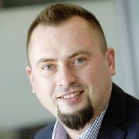 01 wstęp Wojciech Boczoń Analityk Bankier.pl Redaktor prowadzący PRN news.pl Minęło 20 lat, odkąd pierwszy bank w Polsce zaoferował dostęp do rachunku przez internet.