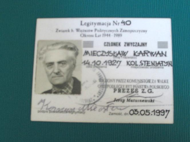 Otrzymałem też legitymację osób represjonowanych. No cóż, nie można żądać od życia za dużo. - Z za jakich zarządów dostali państwo nominacje na stopnie?
