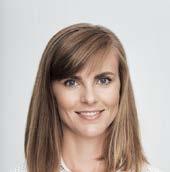 Po kilkuletnich doświadczeniach z dziennikarstwem telewizyjnym, zajęła się komunikacją i public relations.