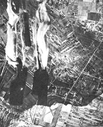teren Wyścigów na zdjęciu lotniczym RAF z sierpnia 1944 r. Atak miały przeprowadzić kompanie K-1, K-2 i K-3 z pułku "Baszta" Batalion "Karpaty". - Każdy z nas dostał dwa granaty, swojej roboty.