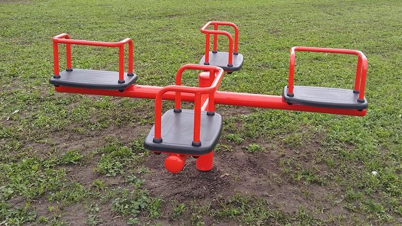 BUDOWA PLACU ZABAW JASTRZĄBKA MŁODA dz.nr 249/2 2) Huśtawka H2-02 Podstawowe parametry Szerokośd:3,62 m Długośd: 2,48 m Wysokośd: ca.
