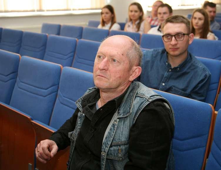 Podstawową wskazówką przy wznawianiu znaków granicznych i wyznaczaniu punktów granicznych ujawnionych uprzednio w ewidencji gruntów i budynków powinno być