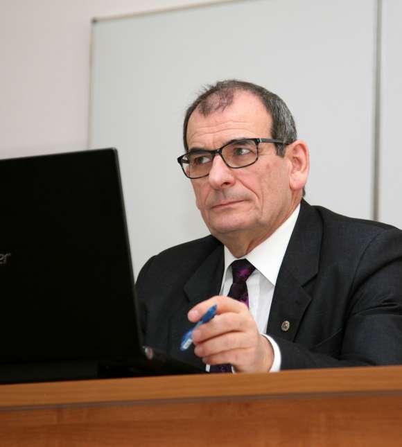 spoczywa troska o pozyskanie zamówienia i wysiłek związany z wykonaniem zleconych