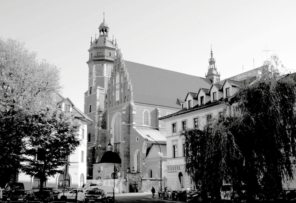 BAZYLIKA BOŻEGO CIAŁA. Ufundowany przez króla Kazimierza Wielkiego był ongiś głównym kościołem parafialnym samodzielnego miasta Kazimierza.