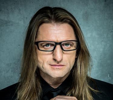 Jazz w Teatrze: Koncert Leszek Możdzer (Polska) / 23 maja 2018 godz. 19.00 /Oskar Török Leszek Możdzer - Leszek Możdżer jest jednym z najwybitniejszych polskich muzyków jazzowych.
