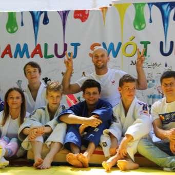 Współpraca przy tworzeniu pozytywnego wizerunku judo Ukryta powszechność judo.