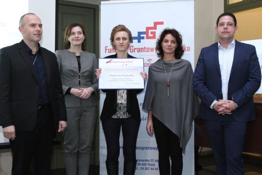 Ocena wniosków prowadzona była trzyetapowo: 1) Oceny formalnej na posiedzeniu w dn. 04.10.2016 dokonał Zarząd Fundacji, 2) Oceny formalno-merytorycznej na posiedzeniu w dn. 7-8.10.2016 r.