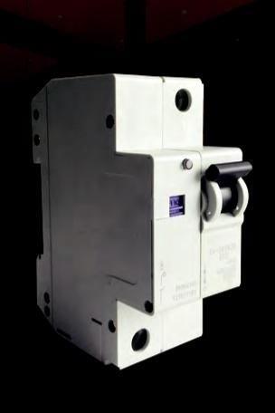 Wyłącznik Instalacyjny Nad-prąd (32A) Urządzenie ukazuje tradycyjną elektrotechnikę w nowoczesnej, inteligentnej odsłonie.