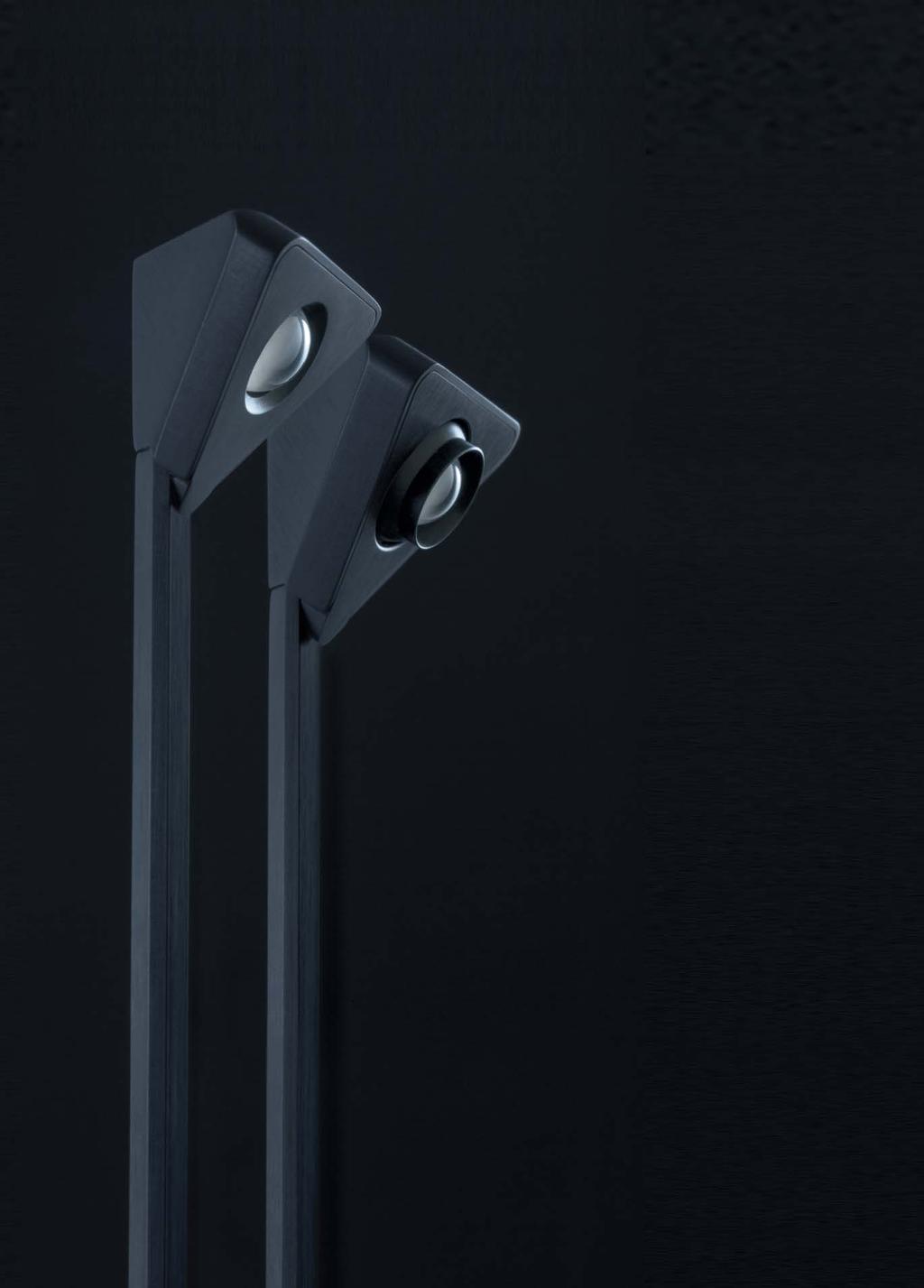 NOTA R Regulowana Adjustable NOTA Bez regulacji Fixed Oprawa Nota została stworzona, aby ulepszyć sposób oświetlania w gablotach i aby osiągnąć nieograniczoną widoczność oświetlanych przedmiotów.