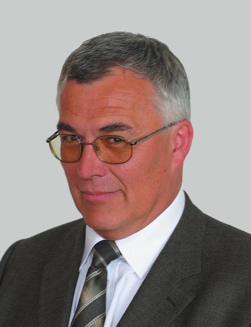 Piotr Hofmaƒski profesor zwyczajny Uniwersytetu Jagielloƒskiego, wieloletni s dzia Sàdu Najwy szego, obecnie s dzia Mi dzynarodowego Trybunału Karnego w Hadze.