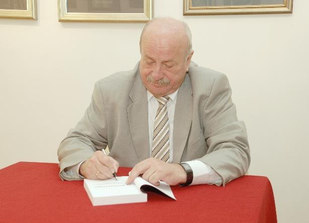 Podczas promocji doktorskich rektor Politechniki Śląskiej prof.