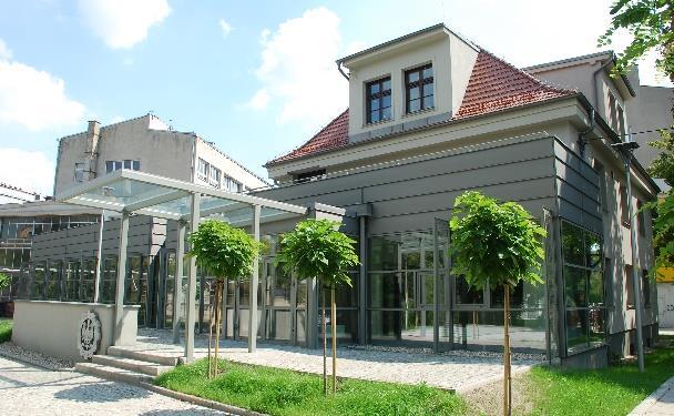 Pamiątkowa tablica znajduje się na pierwszym piętrze budynku A Wydziału Elektrycznego. 30 października w Chorzowie podczas konferencji Biznes nauka samorząd.