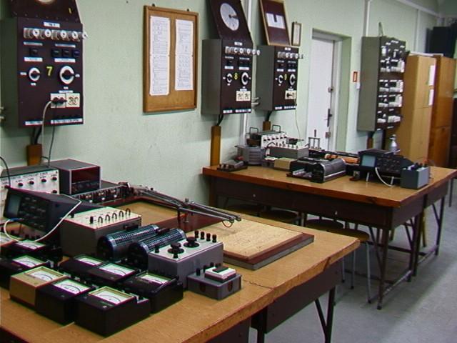 Laboratory of circuits and field theory