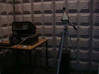 chamber (size: 2,5 m x 2,6 m x 2,0 m) Analyser Bruel &