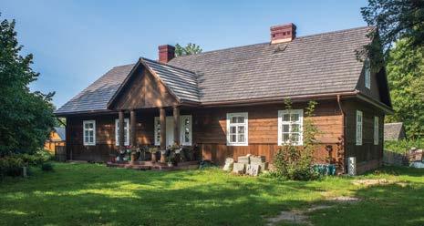 on which there are communities of rare xerothermic and Pontic flora. Farther, between the villages of Korhynie and Żurawce, there is a charming mid-forest reservoir in Leliszka.