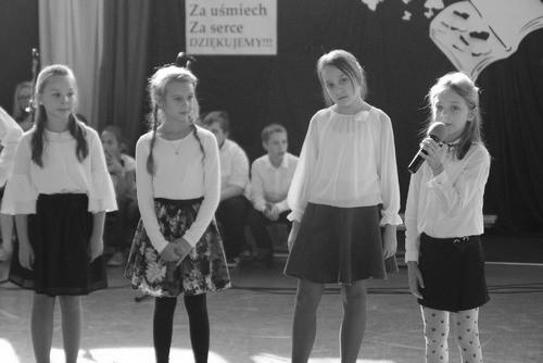 Burmistrz Miasta Andrzej Grabowski pogratulował aktywności (udział w konkursach dożynkowych i w imprezach integracyjnych) i współpracy.