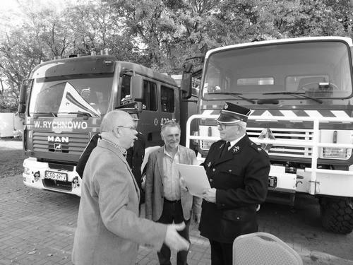 Andrzej Grabowski Burmistrz Miasta JEDNOSTKI STRAŻACKIE OTRZYMAŁY KOLEJNE SAMOCHODY W dniu 17 października dwie jednostki strażackie w gminie Kowalewo Pomorskie miały powody do radości.