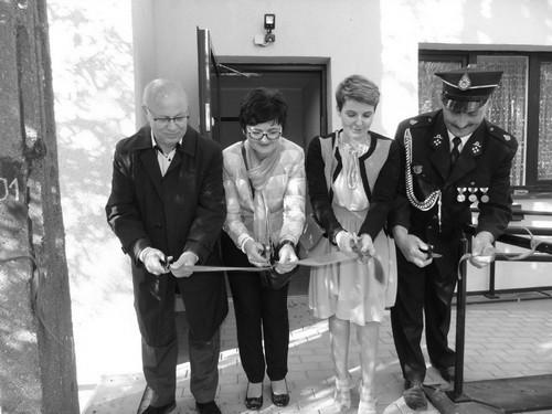 proboszcza Piotra Igielskiego przekazały wieńce, owoce i chleb. Starostami byli: Małgorzata Murzynowska- Lipińska i Stanisław Sobczak.