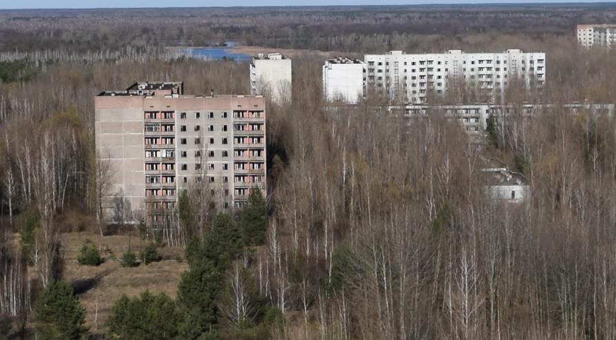 W wyniku awarii skażeniu uległ obszar o powierzchni od 125 000 do 146 000 km 2. Po katastrofie ewakuowano i przesiedlono ponad 350 000 osób. Miasto Prypeć,w którym mieszkało ok.
