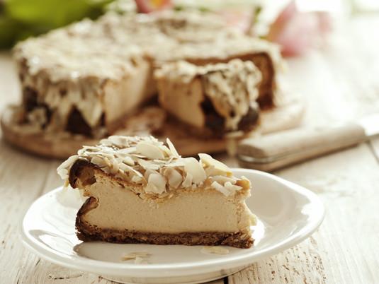 Serowiec kajmakowy 15 minut Łatwe orzechy laskowe - 50 gramów herbatniki - 80 gramów Kostka do pieczenia Kasia - 30 gramów cukier - 1 łyżka masa kajmakowa - 400 gramów Kostka do pieczenia Kasia - 50