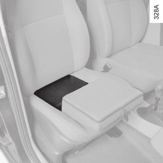 SCHOWKI - ELEMENTY WYPOSAŻENIA KABINY (3/5) 9 7 10 Fotel pasażera z systemem przytrzymywania przedmiotów 7 W celu uzyskania dostępu do
