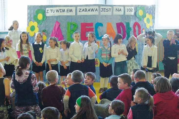 str. 24 Zespół Kształcenia i Wychowania w Swarożynie W styczniu odbyła się szkolna zabawa karnawałowa zorganizowana przez Samorząd Uczniowski.