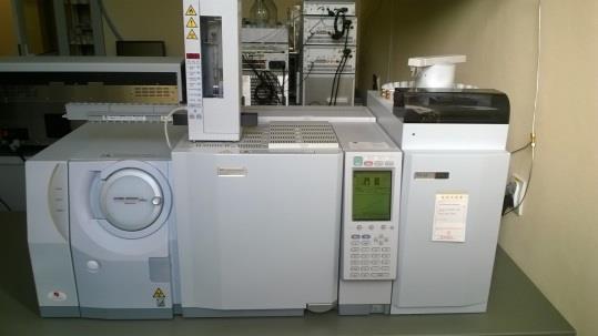 GC-MS splitless 2 μl Helium Shimadzu QP2010 Ultra z jonizacją elektronową pracujący w trybie SCAN (zakres analizowanych mas 35-550 m/z)