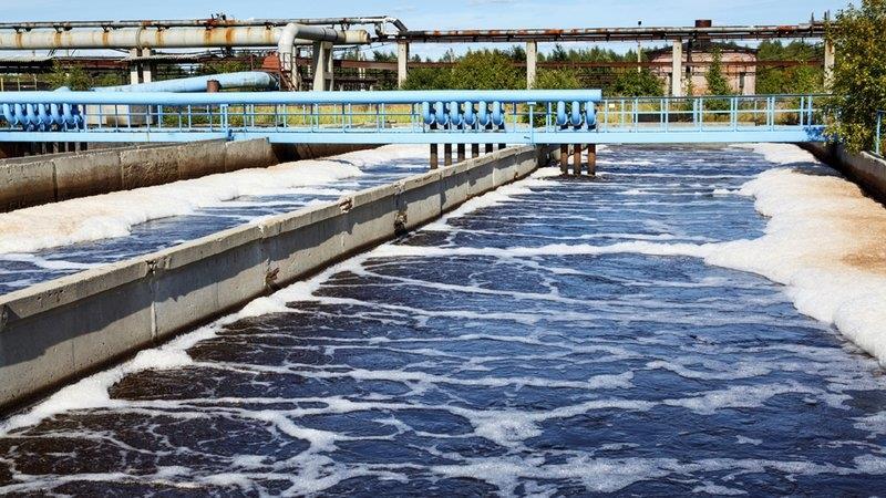 powodująca zmiany w funkcjonowaniu układu hormonalnego,
