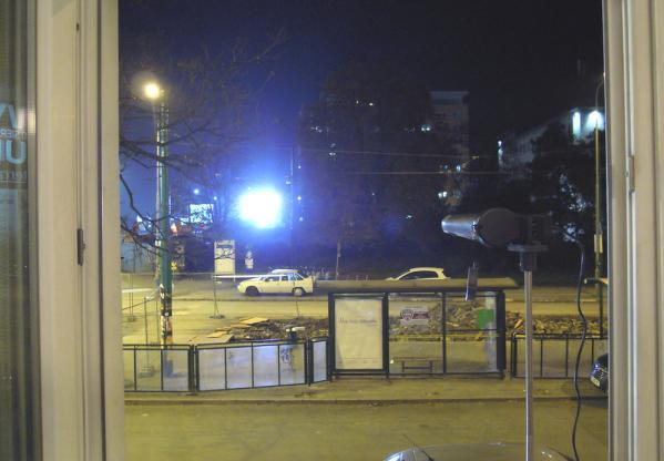 Maksymalna luminancja powierzchni reklamy wynosiła ponad 5000 cd/m 2. Widok reklamy z jednego z okien pokazano na ryc. 6.