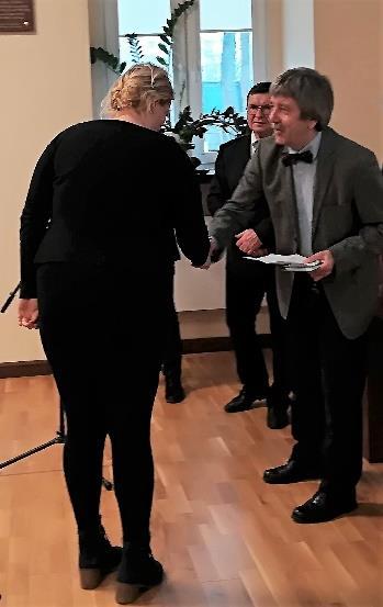 Justyna Krajenta Wyróżnienie: mgr Damian Kaniowski Od lewej: dr Artur Różański, prof. Andrzej Gałęski, dr hab.