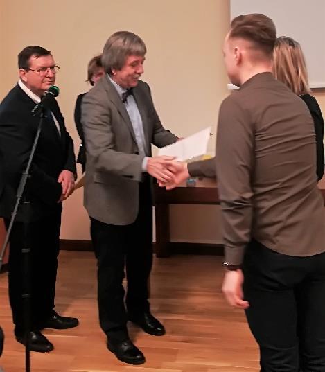 organizacje następującym pracownikom CBMiM PAN: Prof. dr hab.