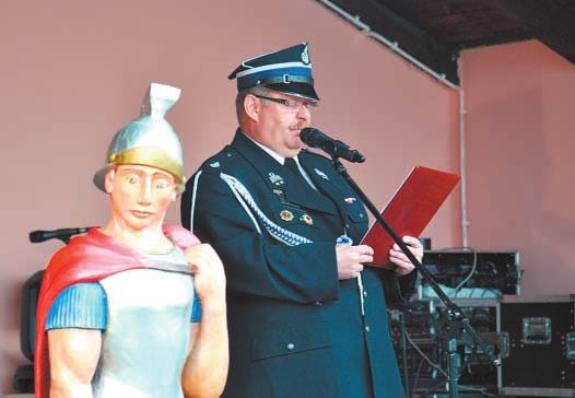 Po przemarszu pocztów przed scenę dokonano podniesienia flagi państwowej na maszt przez poczet flagowy OSP Jankowice. Hymn państwowy odegrało orkiestra KWK ROW Ruch Jankowice.