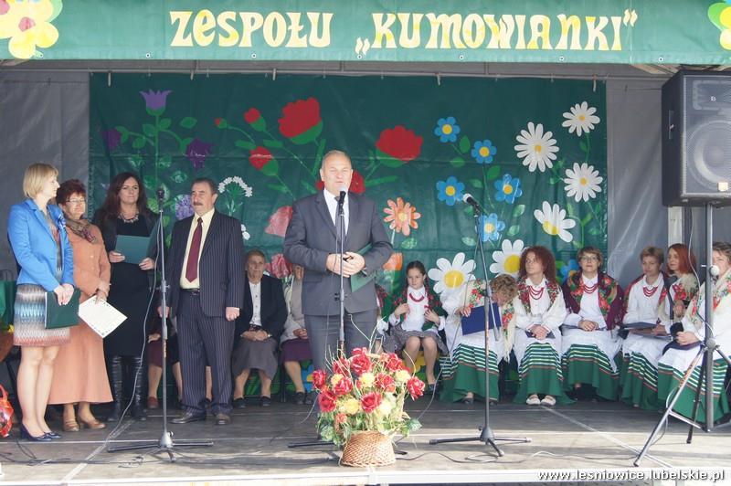 Jubileusz 30 - lecia zespołu "Kumowianki" W dniu 2 października 2014 r. w Domu spotkań Na pograniczu kultur odbył się jubileusz 30-lecia istnienia zespołu śpiewaczego Kumowianki z Kumowa Majorackiego.
