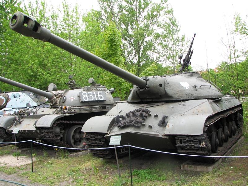 Polska zakupiła na przełomie lat 1946-1947 r. dwa egzemplarze czołgu IS-3 o numerach fabrycznych 703.604A81 oraz 703.605A58.