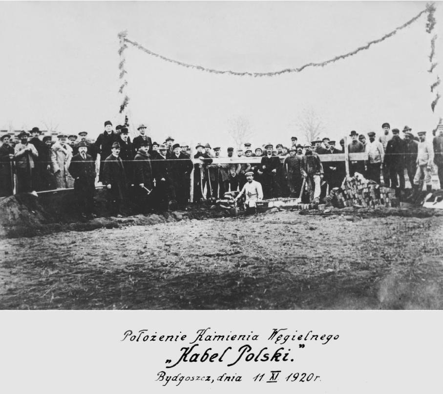 Z kart historii polskiego przemysłu kablowego W pierwszych latach okresu międzywojennego potrzeby kraju nie były w stanie zaspokoić polskie fabryki, dlatego też konieczny był import kabli, którego