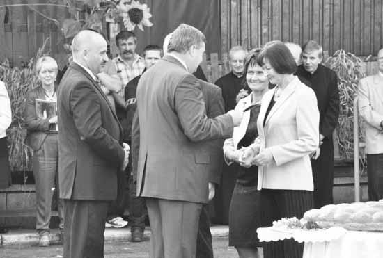 Wieści Choczewskie Nr 10 (128) PAŹDZIERNIK 2010 s. 19 GMINNE ŒWIÊTO PLONÓW.