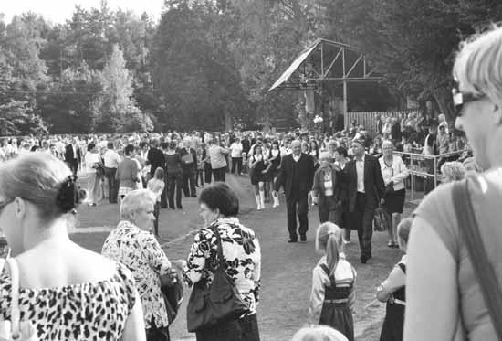 (sędzią w tej konkurencji) wręczyli nagrody za zajęcie I miejsca