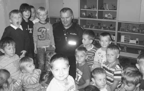 JESIENNE SPOTKANIA Wraz z rozpoczęciem nowego roku przedszkolnego, rozpoczęliśmy cykl comiesięcznych spotkań z aktorami krakowskiej grupy teatralnej Art-Re.