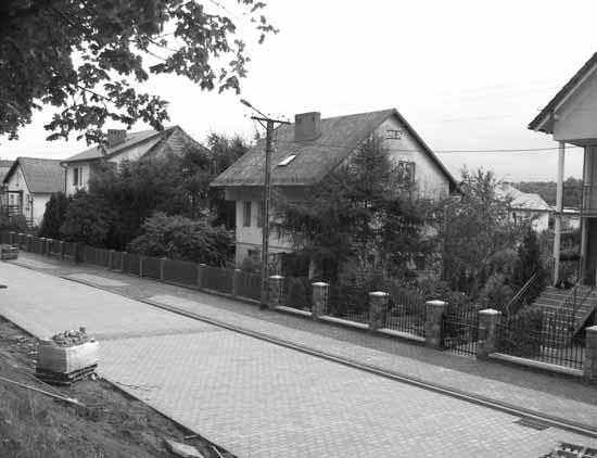 następnie wykonana nawierzchnia z kostki betonowej.