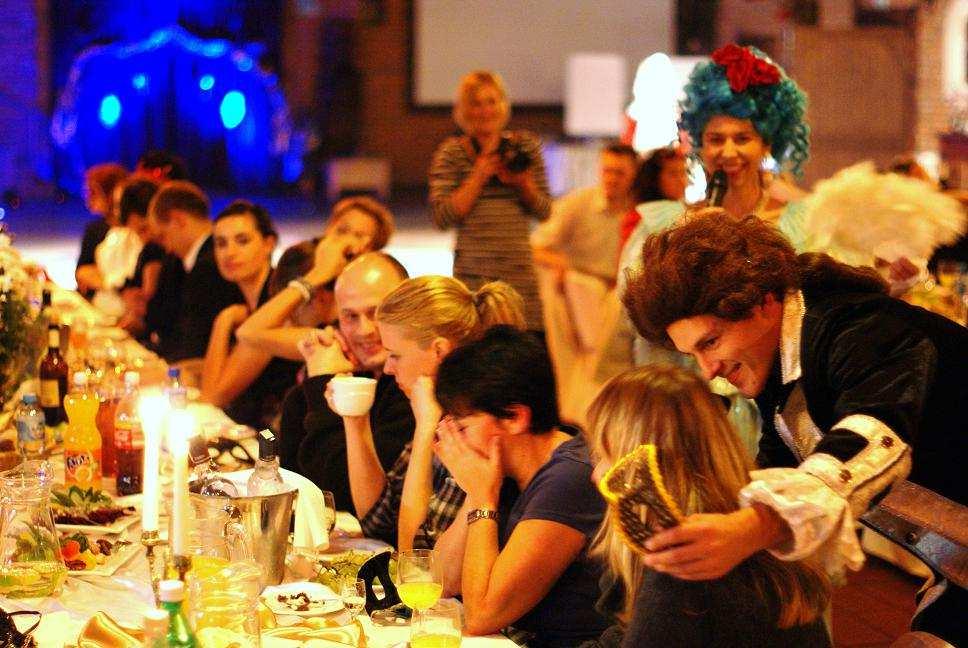 12 DRACULA NIGHT Doskonale dopracowana teatralnie realizacja, dająca Gościom niebanalne pole do bardzo humorystycznego i rozrywkowego popisania się swoimi umiejętnościami sprawdzanymi podczas