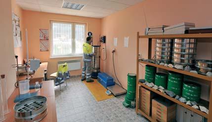 Skupiamy si głównie na: pomocy w opracowaniu i wdro eniu nowych produktów u Klienta, przy zastosowaniu rozwiàzaƒ materiałowych oferowanych przez CEMEX Polska; opracowaniu recept na betony zwykłe i