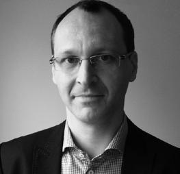 Współpracował z wiodącą kancelarią prawną, w której zajmował się prawem rynku kapitałowego i funduszy inwestycyjnych. Współpracował również z jednym z największych polskich TFI.