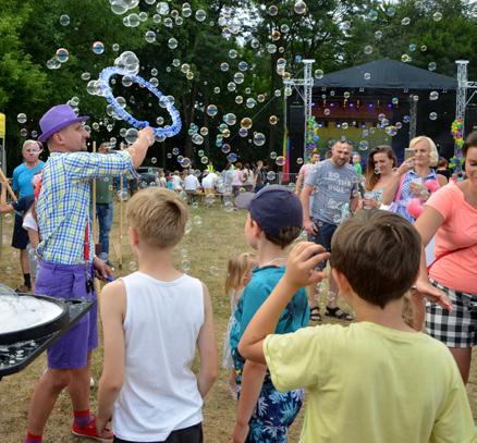 34 Kultura biuletyn samorządowy czerwiec/lipiec 2018 WiązLove, czyli dużo dobrej zabawy! Zagrali dla nas Świdermajer Orkiestra, Future Folk i Maleo Reggae Rockers.