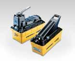 Pompy hydrauliczne Turbo II z napędem pneumatycznym Maksymalne ciśnienie 700 700 700 W pompach PATG sterowanie zaworem odbywa się za pomocą pedału obsługiwanego ręką lub nogą.