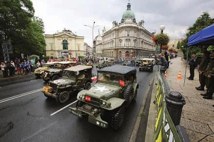 Operacja Południe 2017 17. Międzynarodowy Zlot Pojazdów Militarnych odbędzie się w dniach 15-17 września 16 września godz. 12.00 parada obok zamku Sułkowskich godz. 12.30-14.